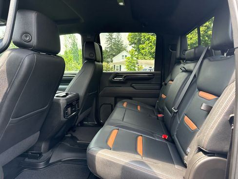 Used 2024 GMC Sierra 2500 AT4 w/ Technology Package AWD/4WD image 28