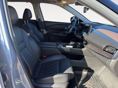 Used 2021 Nissan Rogue Platinum image 15