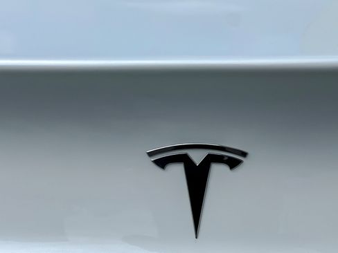 Used 2018 Tesla Model 3 Mid Range image 25