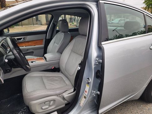 Used 2010 Jaguar XF Luxury RWD image 28