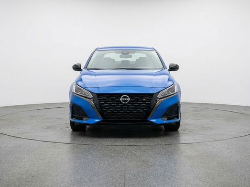 Used 2025 Nissan Altima 2.5 SV image 2