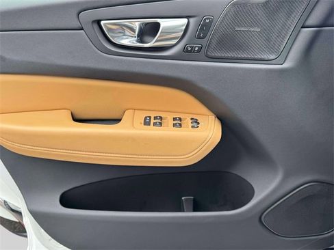 Used 2022 Volvo XC60 B5 Inscription w/ Advanced Package image 21