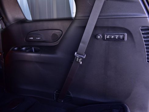 New 2026 Chrysler Pacifica Pinnacle image 39