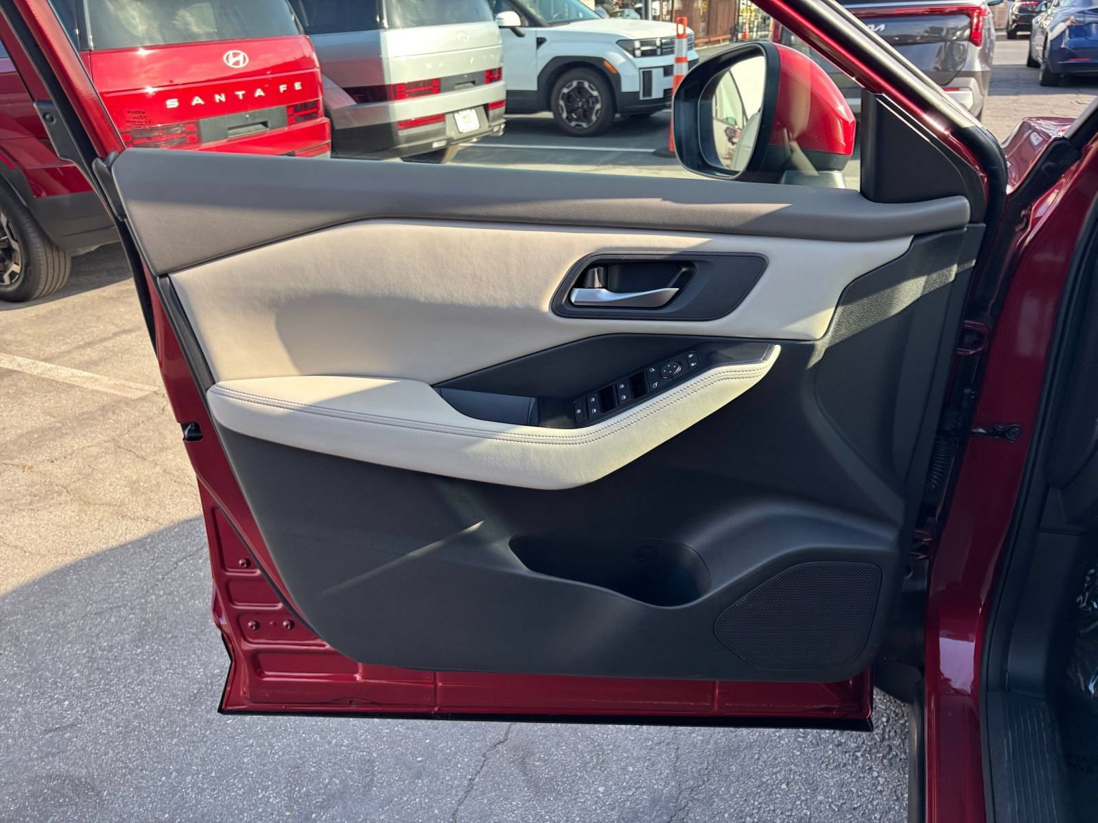 Used 2025 Nissan Rogue SV AWD/4WD image 18