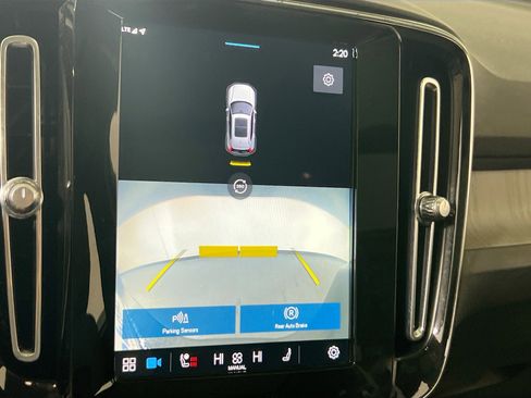 Used 2023 Volvo XC40 B4 Plus w/ Driver Assist Package image 13