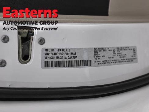 Used 2024 Chrysler Pacifica Touring-L FWD image 37