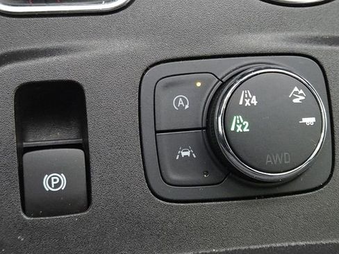 Certified 2023 Chevrolet Traverse RS image 11