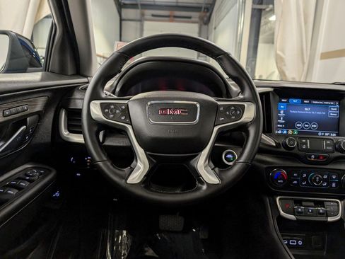 Used 2024 GMC Terrain SLT w/ Infotainment Package II image 12