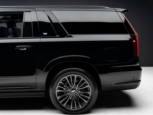 Used 2025 Cadillac Escalade ESV Sport Platinum AWD/4WD image 17