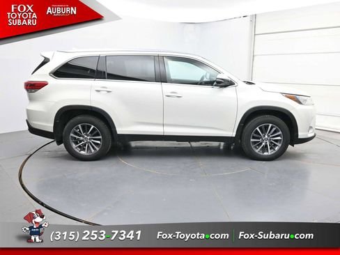 Used 2019 Toyota Highlander XLE AWD/4WD image 18