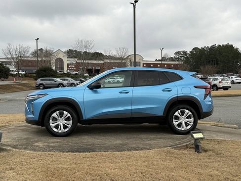 Used 2025 Chevrolet Trax LS image 4