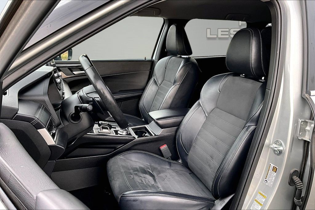 Used 2024 Mitsubishi Outlander SE AWD/4WD image 24