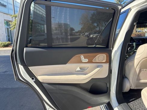 Used 2024 Mercedes-Benz GLS 450 4MATIC image 26