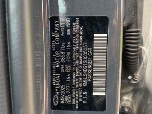 Used 2025 Hyundai Elantra SEL FWD image 16