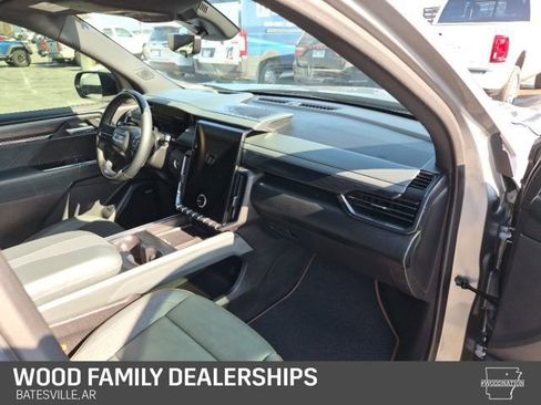 Used 2025 GMC Acadia AT4 w/ Super Cruise Package image 33