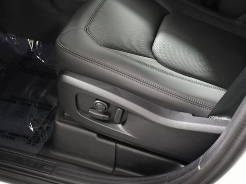 Used 2025 Land Rover Defender 110 S image 16