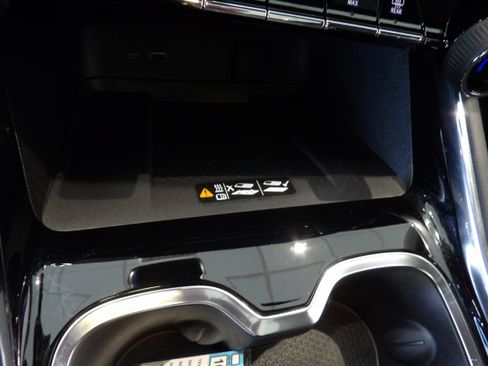 Used 2025 Chevrolet Traverse RS image 14