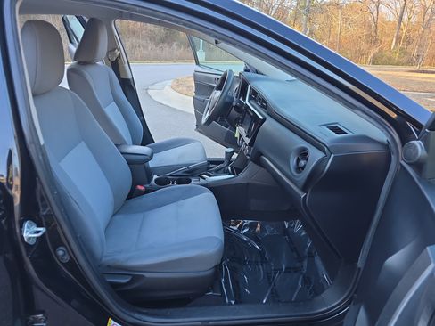 Used 2019 Toyota Corolla LE image 10