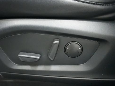 Used 2022 Ford Explorer XLT w/ Equipment Group 202A AWD/4WD image 17