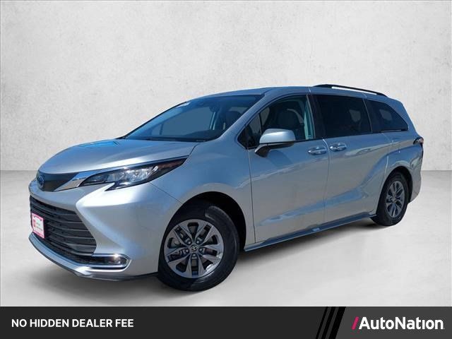 Certified 2023 Toyota Sienna XLE FWD image 1