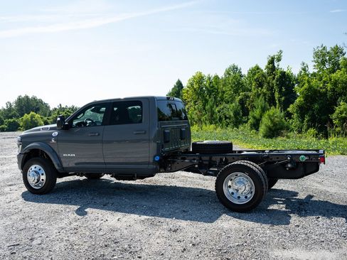 New 2026 RAM 4500 4x4 Crew Cab DRW w/ Laramie Trim Package image 7