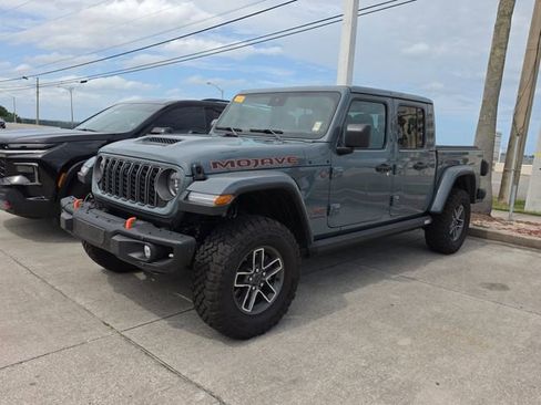 Used 2025 Jeep Gladiator Mojave AWD/4WD image 2