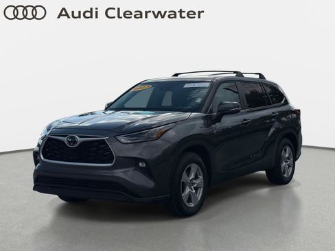 Used 2023 Toyota Highlander LE FWD image 1