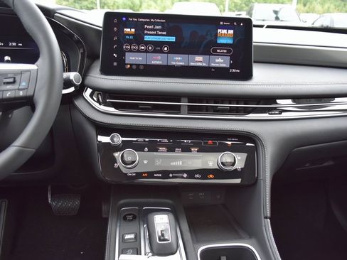 New 2026 INFINITI QX60 Luxe w/ Family Package image 18