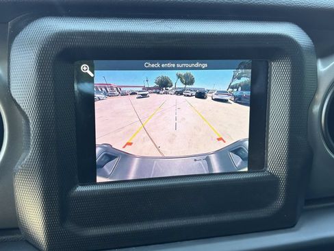 Used 2022 Jeep Gladiator Sport AWD/4WD image 17