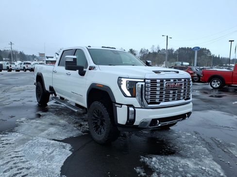 Used 2024 GMC Sierra 3500 Denali image 8