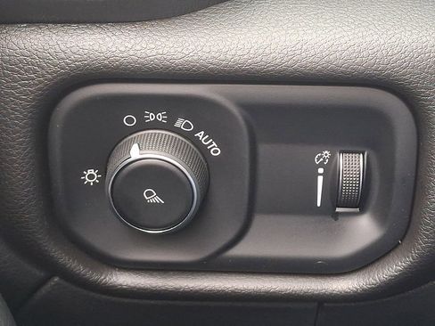 Used 2024 RAM 2500 Tradesman w/ Chrome Appearance Group image 22