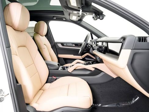 New 2026 Porsche Cayenne image 22