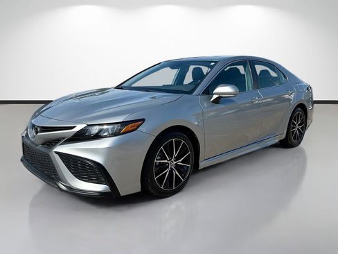 Used 2023 Toyota Camry SE FWD image 7