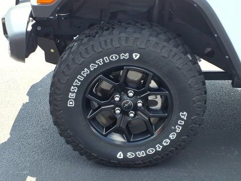 Used 2024 Jeep Gladiator Sport AWD/4WD image 30