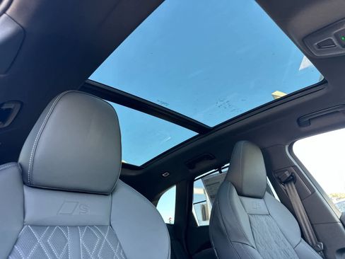 New 2025 Audi SQ5 Prestige image 17