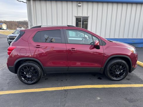 Used 2022 Chevrolet Trax LT w/ Driver Confidence Package image 6