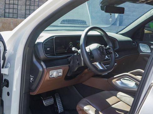Used 2024 Mercedes-Benz GLS 450 4MATIC image 21