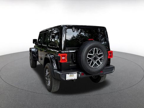 Used 2025 Jeep Wrangler Unlimited Sahara AWD/4WD image 5