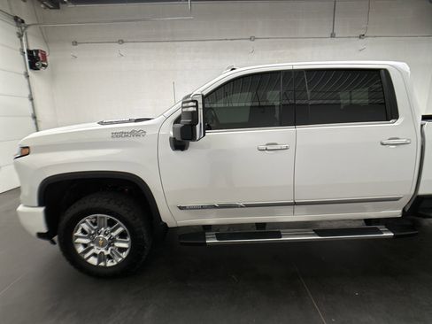 Used 2024 Chevrolet Silverado 3500 High Country w/ High Country Premium Package AWD/4WD image 7