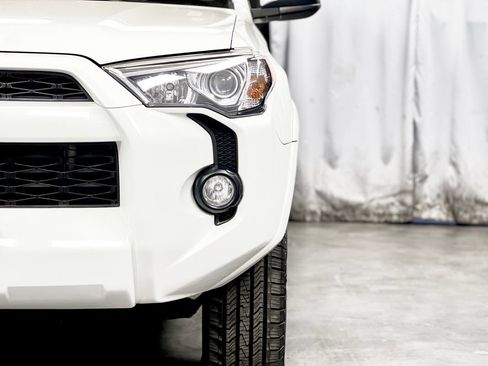 Used 2017 Toyota 4Runner SR5 image 4