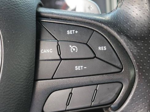 Used 2019 Dodge Charger SXT AWD/4WD image 11