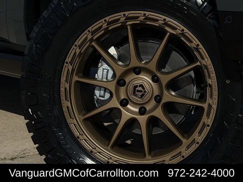 New 2026 GMC Yukon AT4 Ultimate w/ LPO, Floor Liner Package AWD/4WD image 9