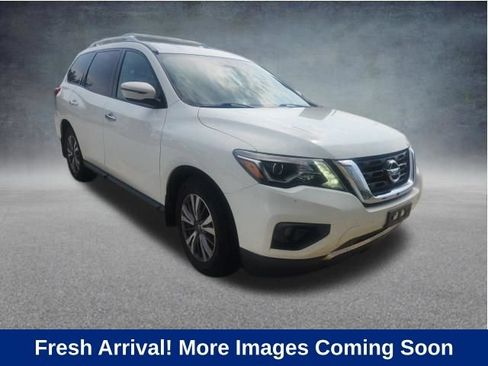 Used 2017 Nissan Pathfinder SV FWD image 1