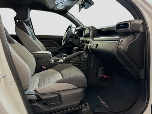 Used 2025 Toyota Tacoma TRD Off-Road image 32