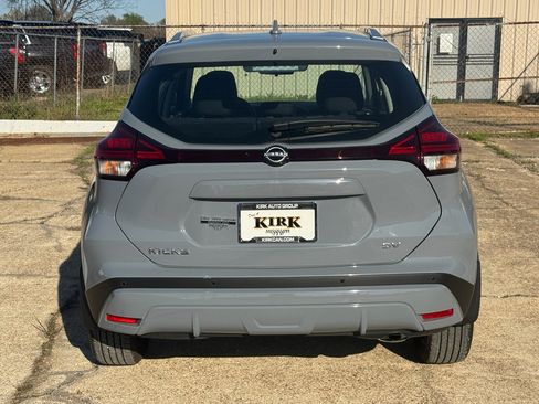 Used 2024 Nissan Kicks SV image 4