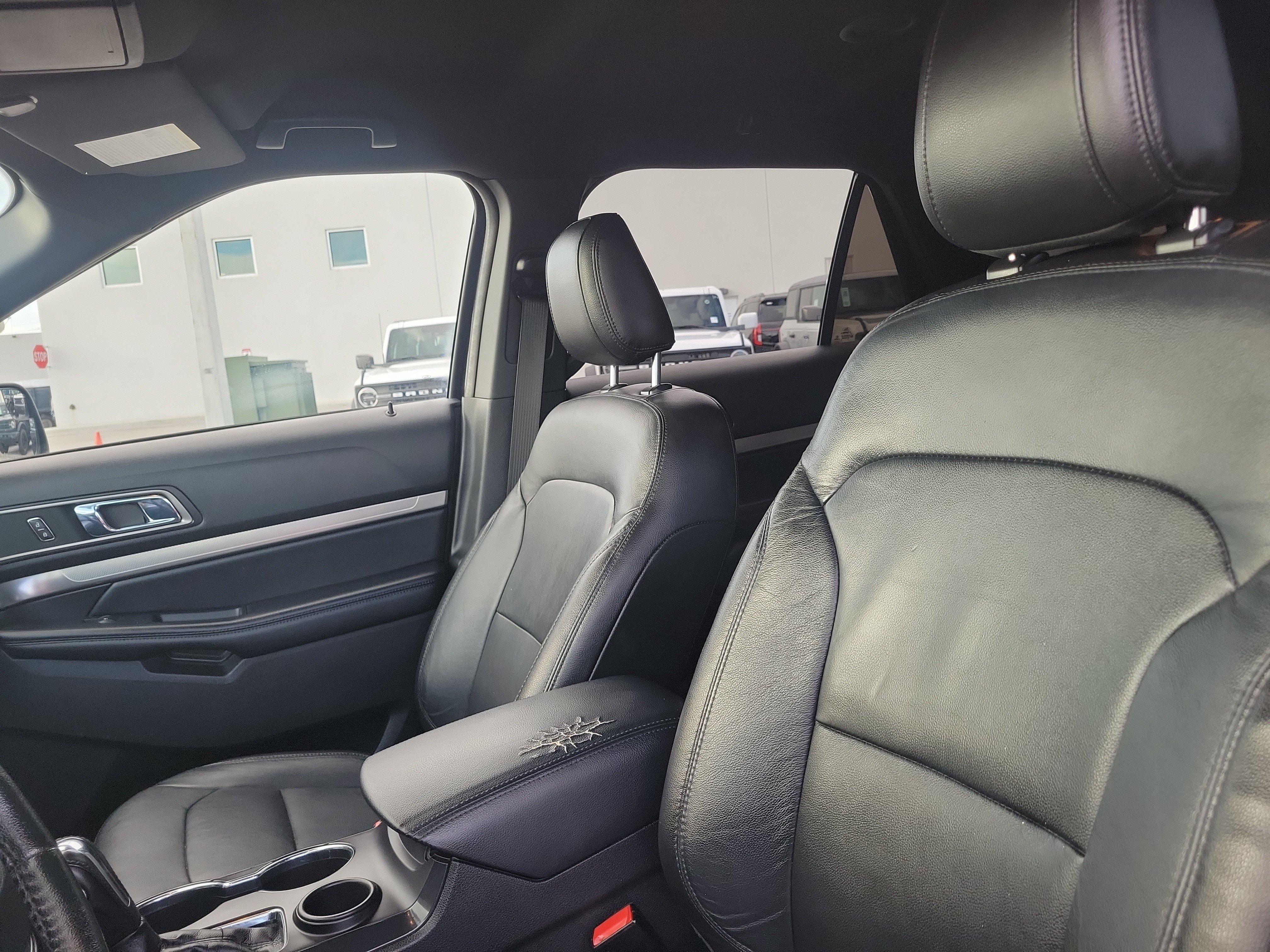Used 2018 Ford Explorer XLT w/ Equipment Group 202A FWD image 21