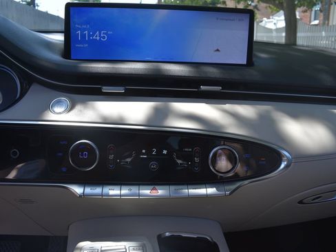 Used 2022 Genesis GV70 2.5T w/ Select Package AWD/4WD image 19