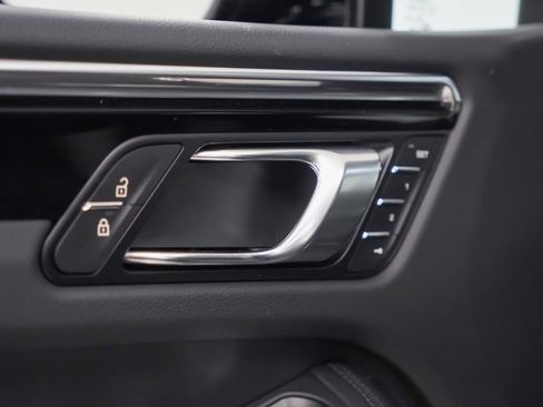 Certified 2026 Porsche Macan AWD/4WD image 19