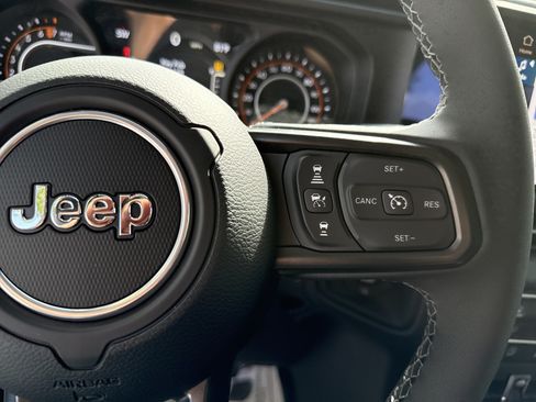 New 2025 Jeep Gladiator Sport AWD/4WD image 25