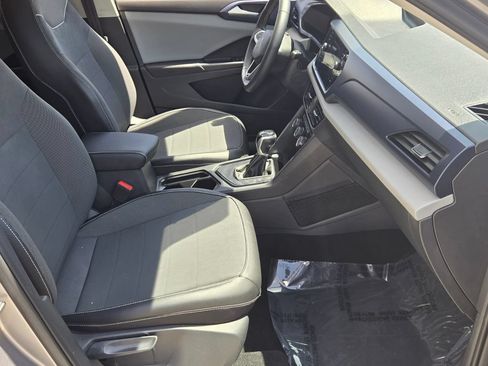 Certified 2023 Volkswagen Taos SE w/ Black Wheel Package FWD image 18